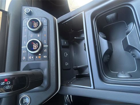Used 2023 Land Rover Defender 130 SE AWD/4WD image 16