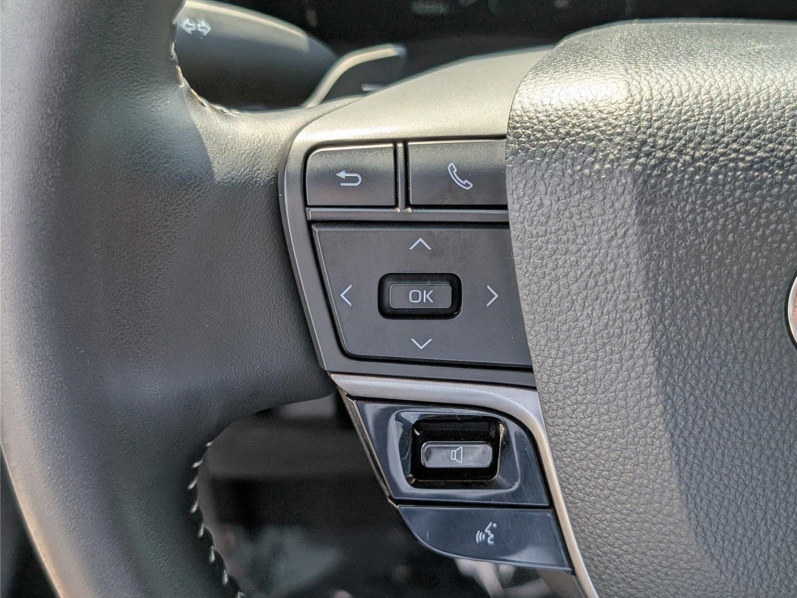 Used 2025 Toyota Camry SE w/ Convenience Package FWD image 22