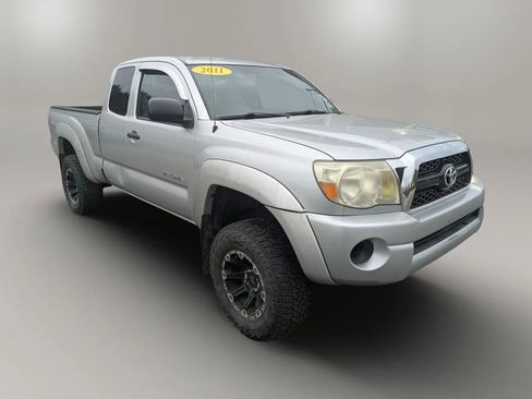 Used 2011 Toyota Tacoma 4x4 Access Cab image 3