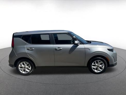 Used 2023 Kia Soul LX w/ Option Group 015 image 16