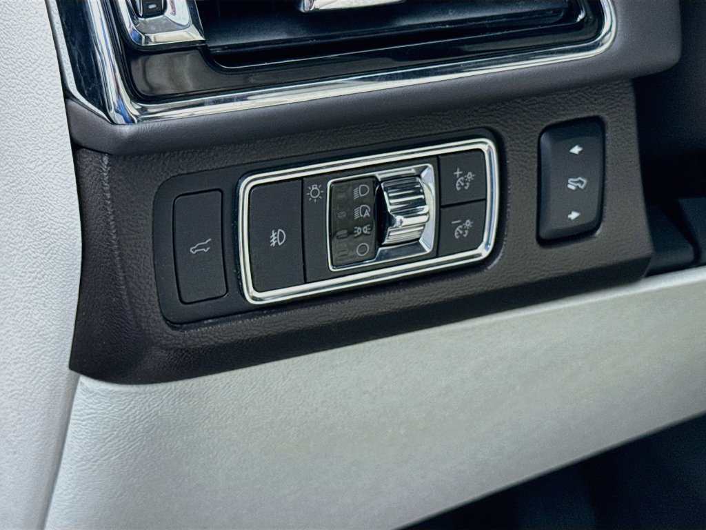 Used 2022 Lincoln Navigator Black Label AWD/4WD image 12