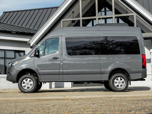 Used 2025 Mercedes-Benz Sprinter 2500 image 3