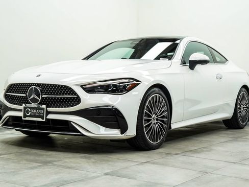 Used 2025 Mercedes-Benz CLE 300 4MATIC Coupe w/ AMG Line image 9