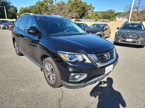 Used 2017 Nissan Pathfinder S image 7