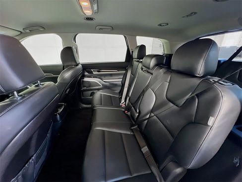 Certified 2025 Kia Telluride LX image 24