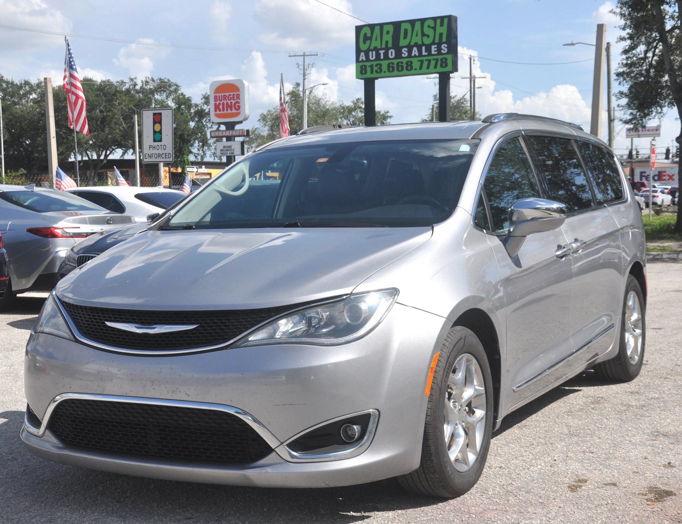 Used 2018 Chrysler Pacifica Limited FWD image 19