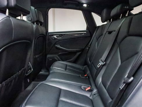 Used 2025 Porsche Macan image 23