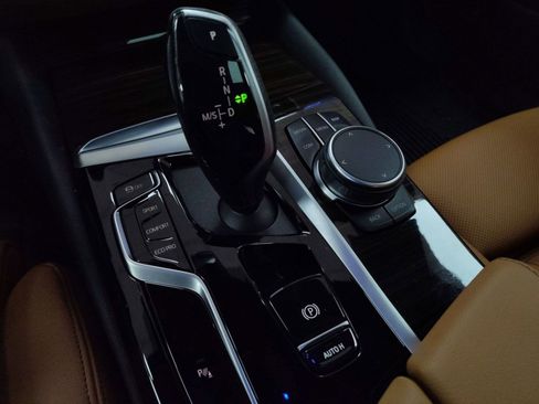 Certified 2022 BMW 530i xDrive w/ Premium Package image 15