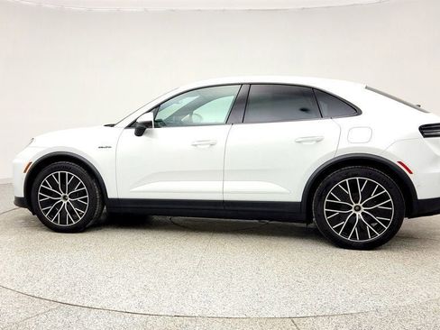 Used 2025 Porsche Macan 4 Electric image 8