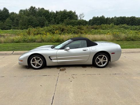 Used 2001 Chevrolet Corvette Convertible w/ Preferred Equipment Group2 RWD image 6