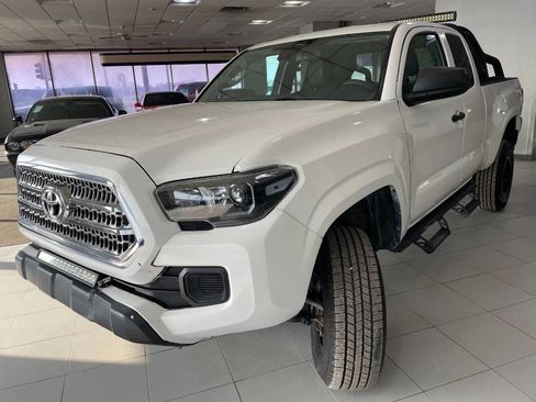 Used 2021 Toyota Tacoma SR image 3