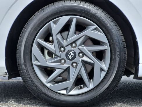 Used 2024 Hyundai Elantra SEL FWD image 6