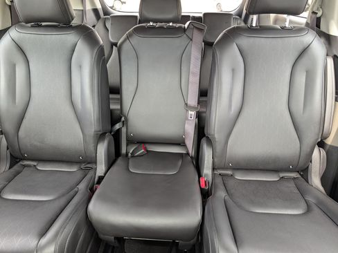 Certified 2026 Kia Carnival FWD image 13