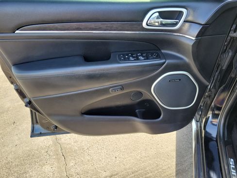 Used 2018 Jeep Grand Cherokee Summit image 18