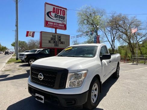Used 2018 Nissan Titan S image 7