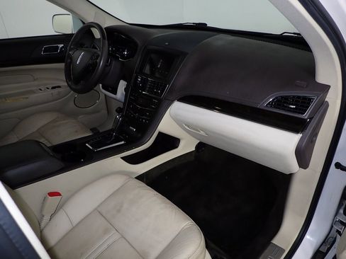 Used 2019 Lincoln MKT Standard image 33