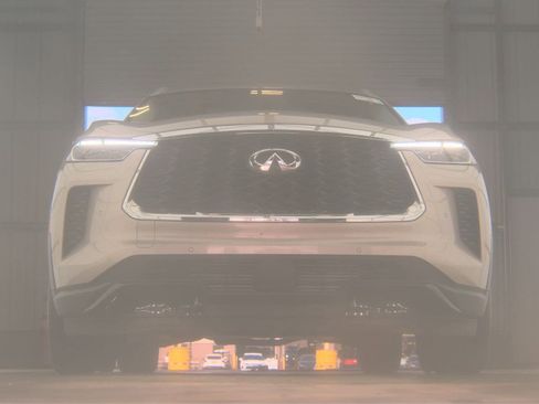 Used 2025 INFINITI QX60 Luxe w/ Lighting Package (N94) FWD image 3