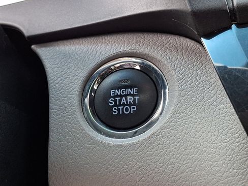 Used 2017 Toyota Sienna XLE Premium FWD image 28