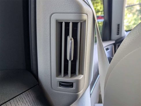 Used 2020 Volvo XC90 T6 Momentum w/ Protection Package Premier image 18