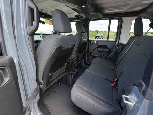 Used 2025 Jeep Wrangler Unlimited Rubicon AWD/4WD image 18