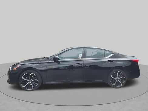 Used 2024 Nissan Altima 2.5 SR FWD image 2