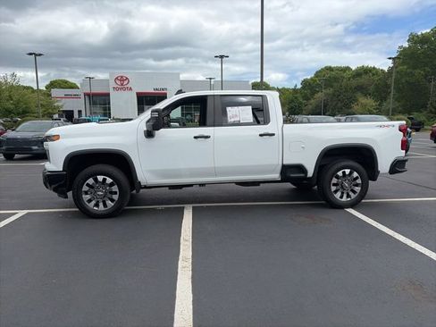 Used 2024 Chevrolet Silverado 2500 Custom w/ Custom Convenience Package AWD/4WD image 2