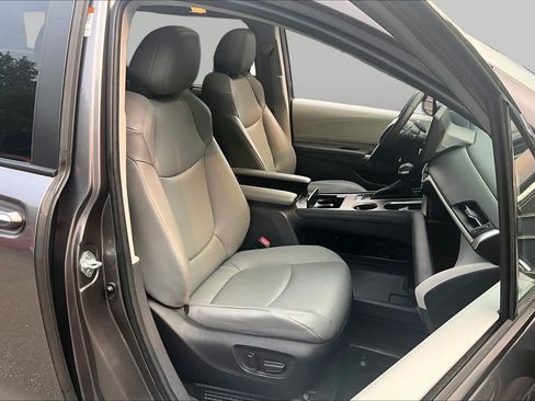 Certified 2023 Toyota Sienna XLE AWD/4WD image 8