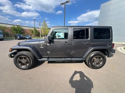 Used 2016 Jeep Wrangler Unlimited Sahara AWD/4WD image 7