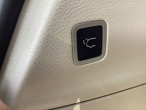 Used 2024 Chrysler Pacifica Limited image 15