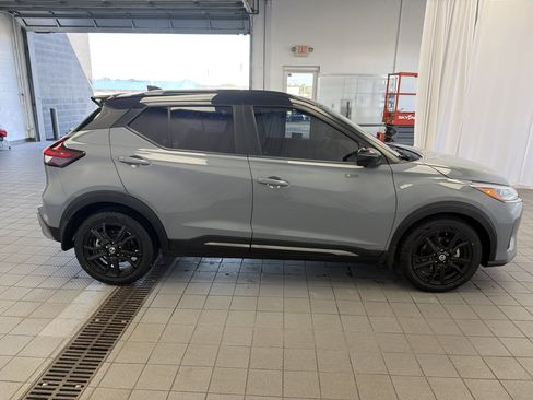 Used 2021 Nissan Kicks SR w/ SR Premium Package FWD image 4