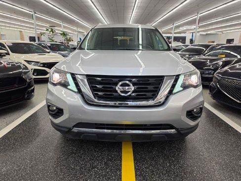 Used 2019 Nissan Pathfinder SV FWD image 3