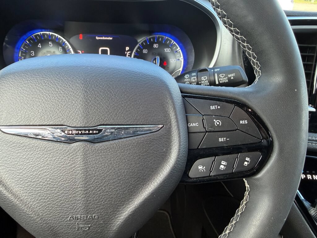Used 2023 Chrysler Pacifica Limited w/ S Appearance Package AWD/4WD image 19