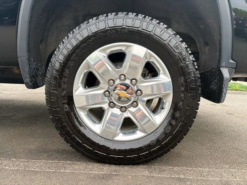Used 2021 Chevrolet Silverado 2500 LTZ w/ LTZ Convenience Package AWD/4WD image 18