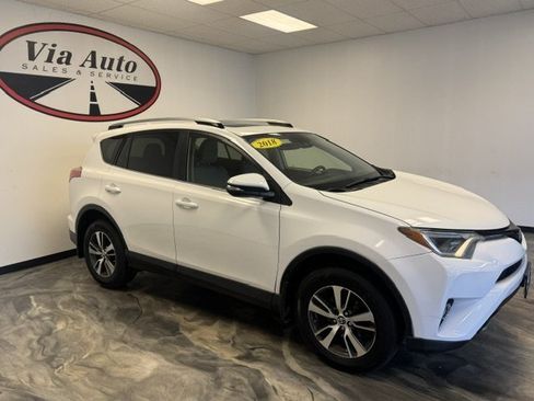Used 2018 Toyota RAV4 XLE AWD/4WD image 4