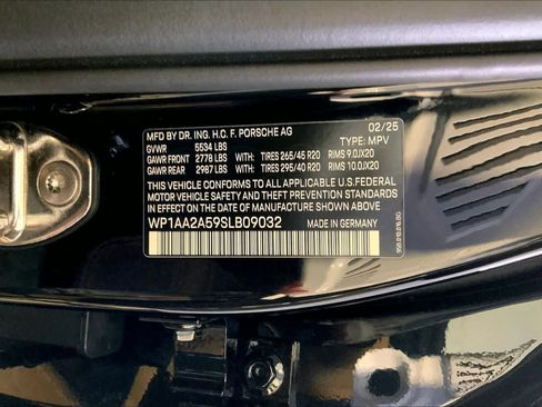 Used 2025 Porsche Macan image 36