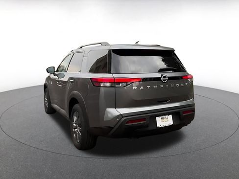 Used 2025 Nissan Pathfinder SV image 11