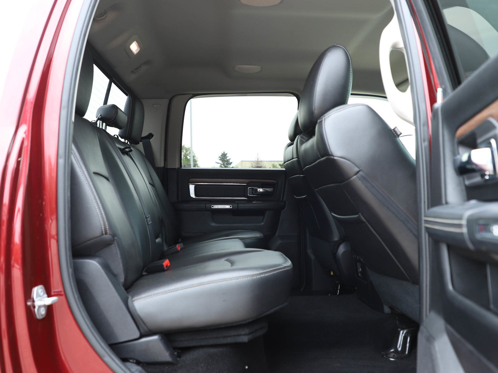 Used 2016 RAM 2500 Laramie AWD/4WD image 12
