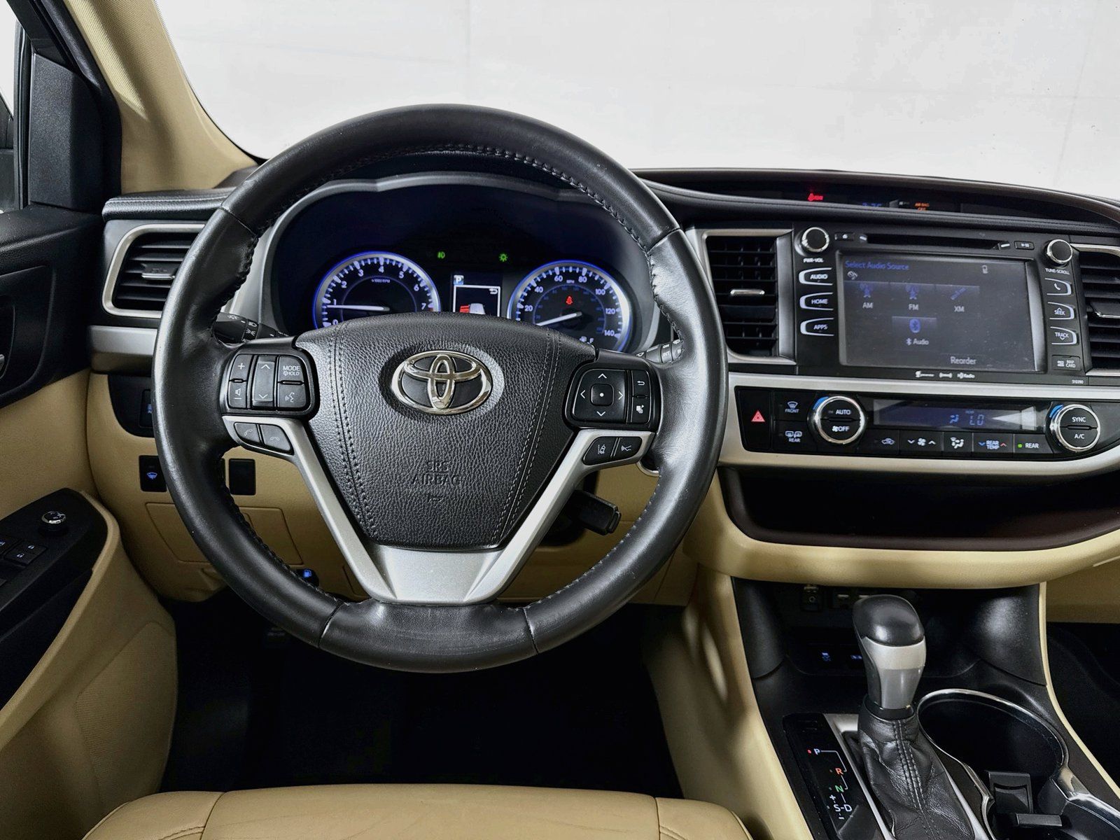Used 2019 Toyota Highlander XLE AWD/4WD image 23