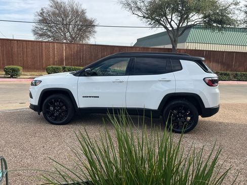 Used 2024 Jeep Compass Latitude w/ Convenience Group image 10