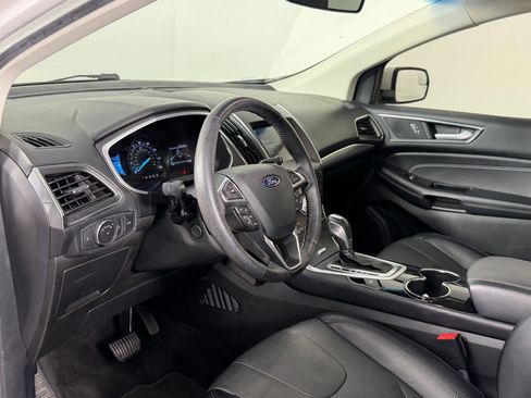 Used 2018 Ford Edge Titanium w/ Equipment Group 301A image 4
