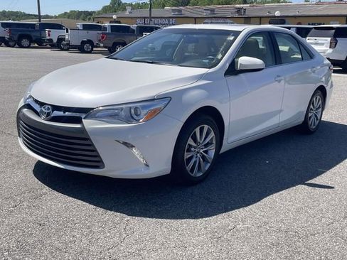 Used 2017 Toyota Camry XLE w/ Moonroof Package FWD image 9