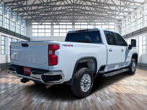 Used 2024 Chevrolet Silverado 2500 LT AWD/4WD image 3