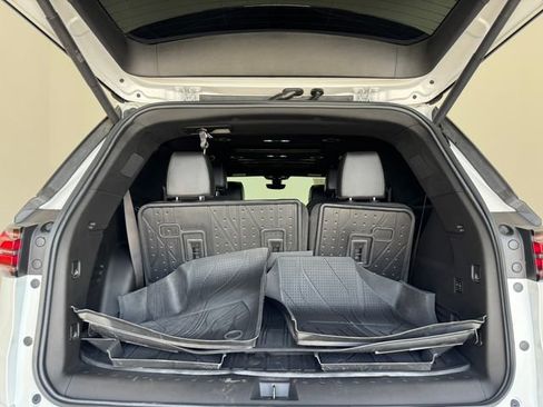 Used 2023 Chevrolet Traverse High Country w/ LPO, Floor Liner Package FWD image 9