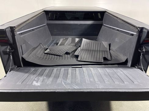 Used 2024 Tesla Cybertruck AWD Crew Cab image 10