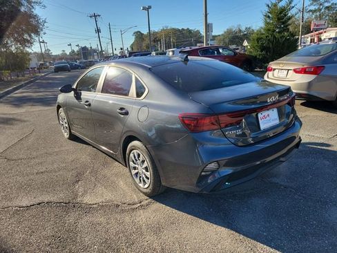 Used 2024 Kia Forte LX image 3