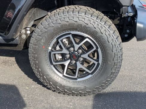 New 2026 Jeep Gladiator Rubicon w/ Steel Power Dome Hood Package AWD/4WD image 36