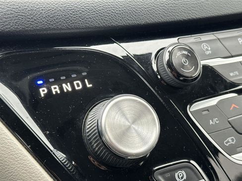 Used 2018 Chrysler Pacifica Touring-L Plus image 23