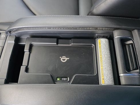 Used 2022 Toyota Highlander XLE FWD image 26