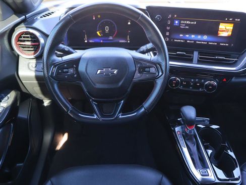 Used 2024 Chevrolet Trax RS w/ Sunroof Package image 9