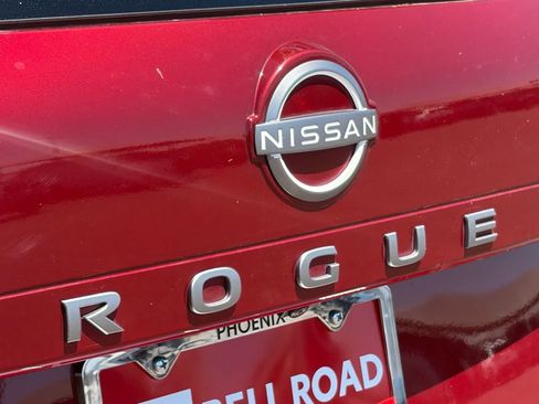 Used 2024 Nissan Rogue SV FWD image 8